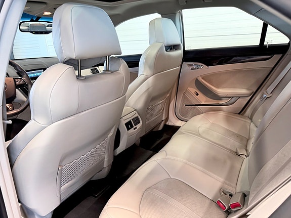 Cadillac CTS 13 of 22