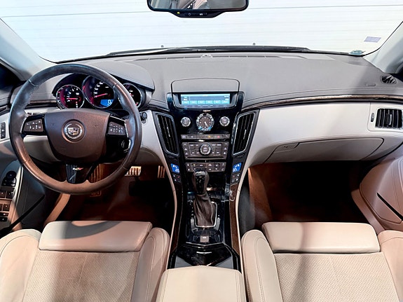 Cadillac CTS 18 of 22