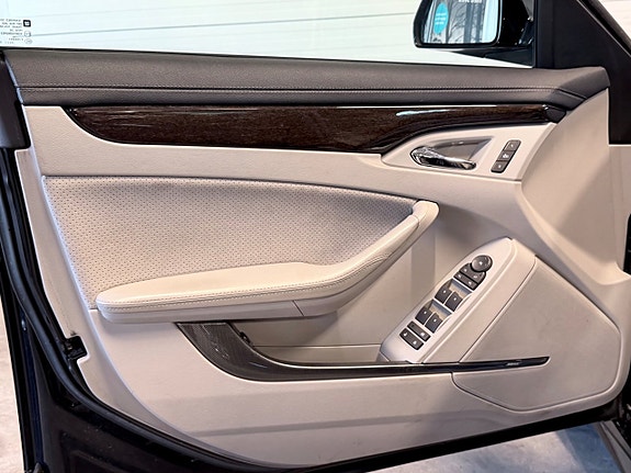 Cadillac CTS 17 of 22