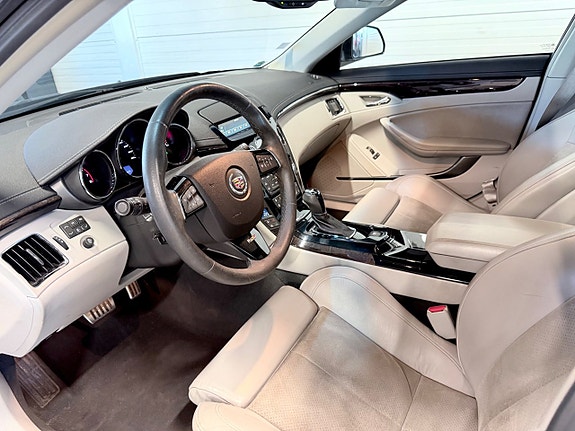 Cadillac CTS 11 of 22