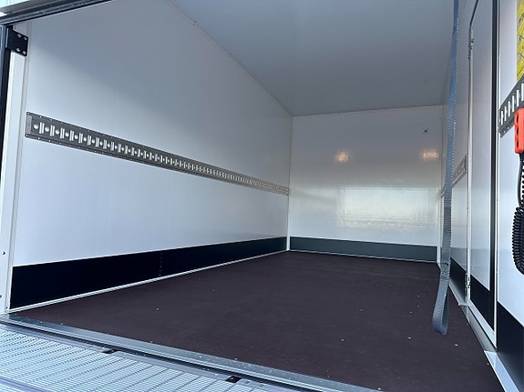 Mercedes-Benz eSprinter 420 12 of 12