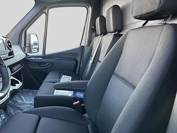 Mercedes-Benz eSprinter 420 9 of 12