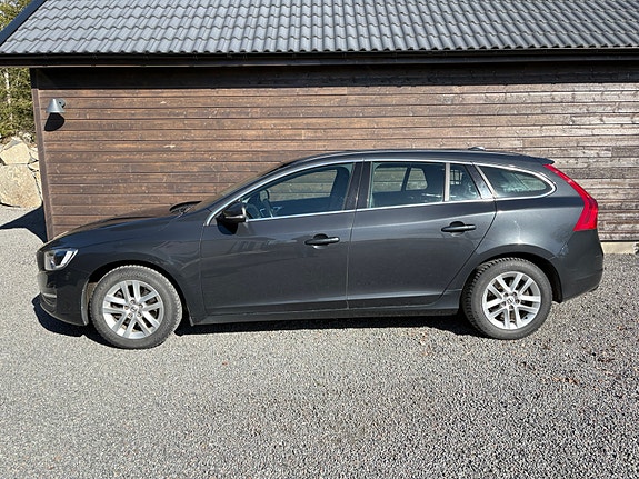 Volvo V60 2 of 9