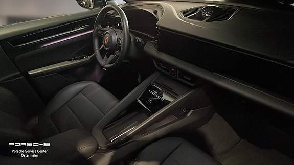 Porsche Macan 4 3 of 5