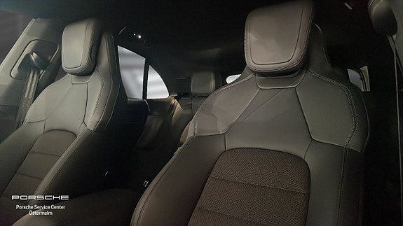Porsche Macan 4 4 of 5