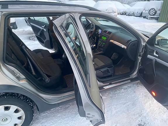 Skoda Octavia Scout 6 of 9