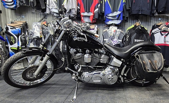 Harley-Davidson FXSTC Softail Custom 2 of 2