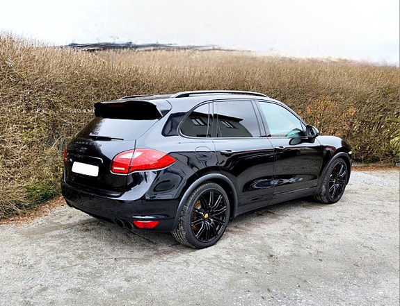 Porsche Cayenne Turbo 2 of 14