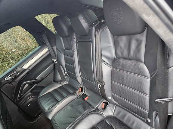 Porsche Cayenne Turbo 8 of 14