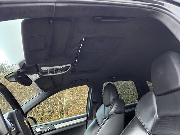 Porsche Cayenne Turbo 5 of 14