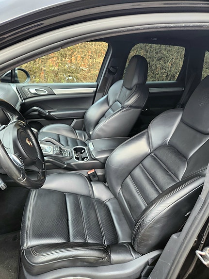 Porsche Cayenne Turbo 4 of 14