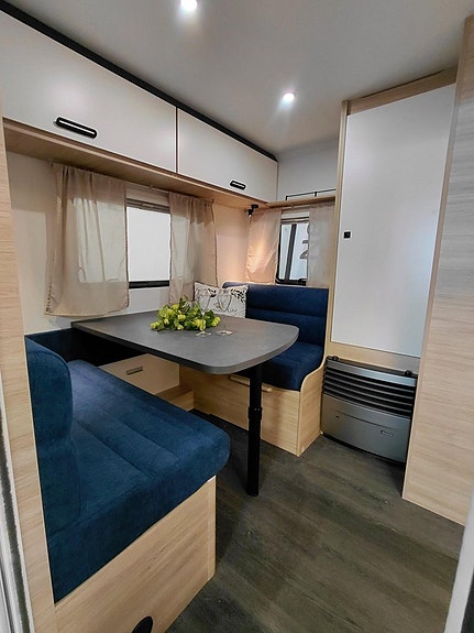 Caravelair Alba 450 Anniversary 4 of 14