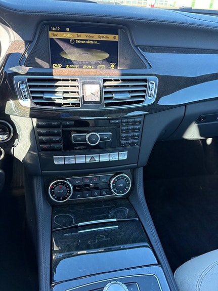 Mercedes-Benz CLS350 12 of 15