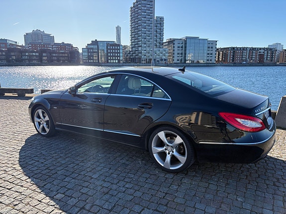 Mercedes-Benz CLS350 2 of 15