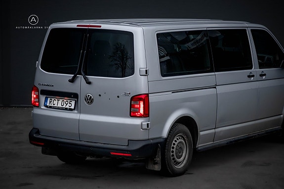 Volkswagen Caravelle 22 of 22
