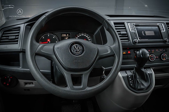 Volkswagen Caravelle 9 of 22