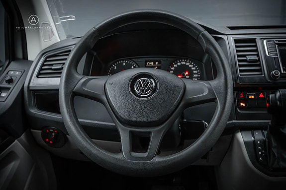 Volkswagen Caravelle 8 of 22