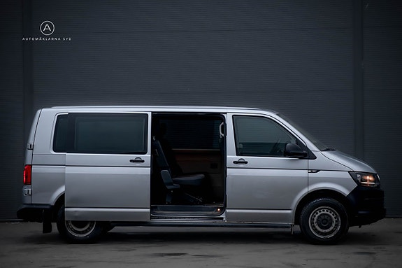 Volkswagen Caravelle 19 of 22
