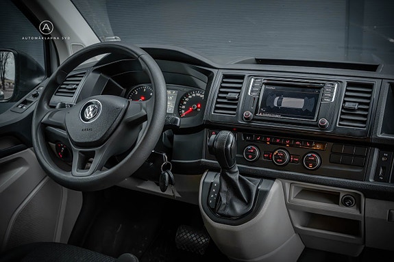 Volkswagen Caravelle 7 of 22