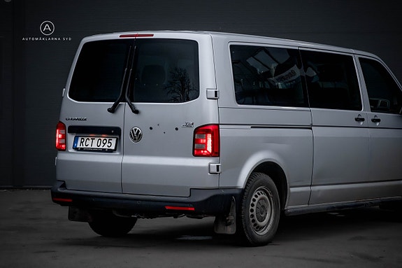 Volkswagen Caravelle 21 of 22