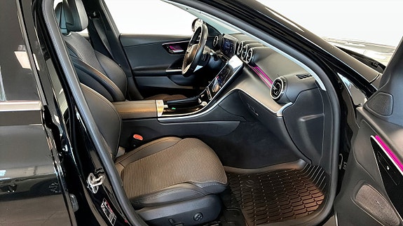 Mercedes-Benz C300 3 of 5
