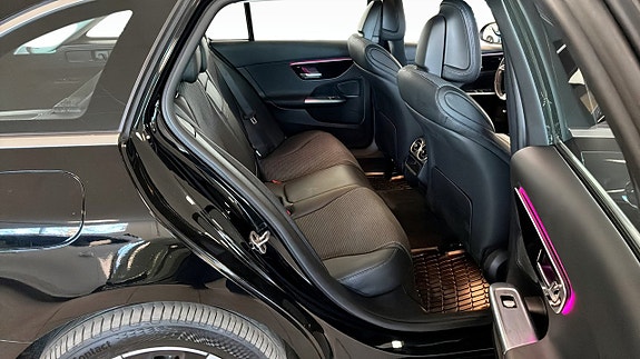 Mercedes-Benz C300 5 of 5