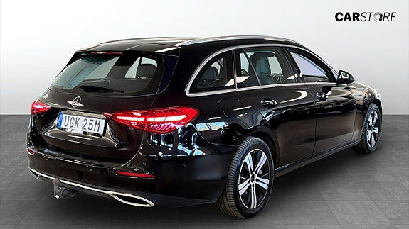 Mercedes-Benz C300 2 of 5