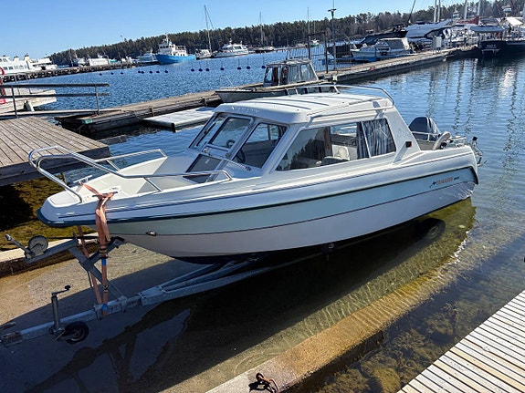 Köp och sälj din båt via oss på Södertörns Marina.