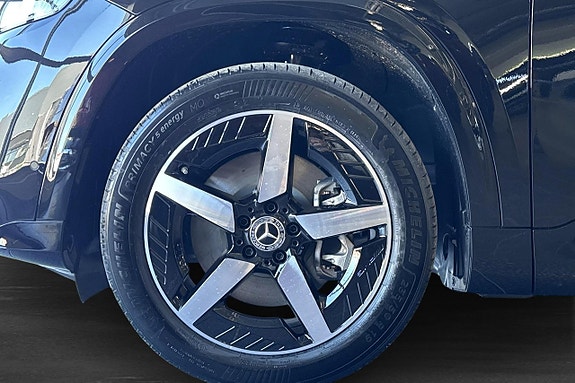 Mercedes-Benz GLB350 5 of 5