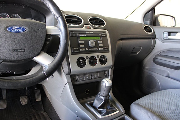 Ford Focus 10 of 15