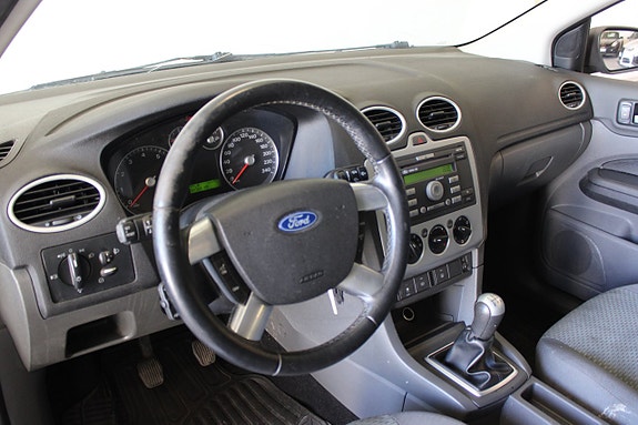 Ford Focus 9 of 15