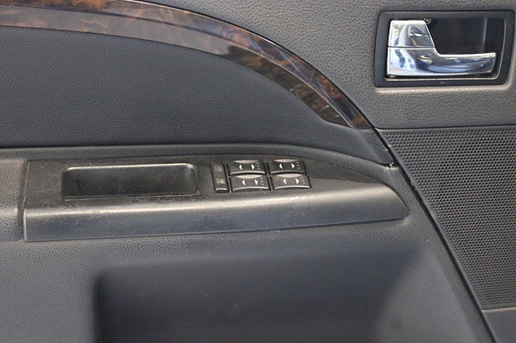 Ford Mondeo 13 of 19