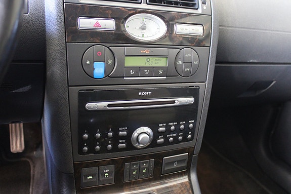 Ford Mondeo 14 of 19