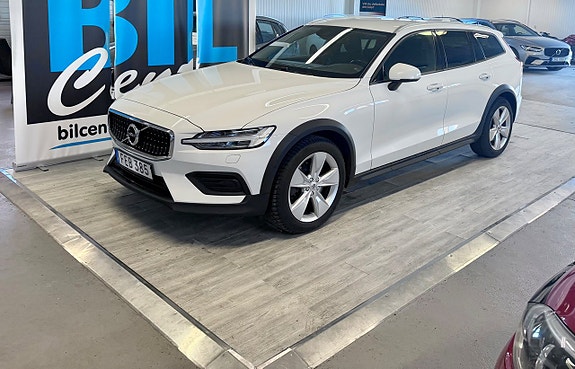 Volvo V60 Cross Country 2 of 4