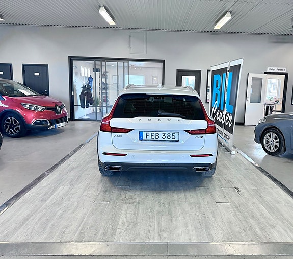Volvo V60 Cross Country 3 of 4
