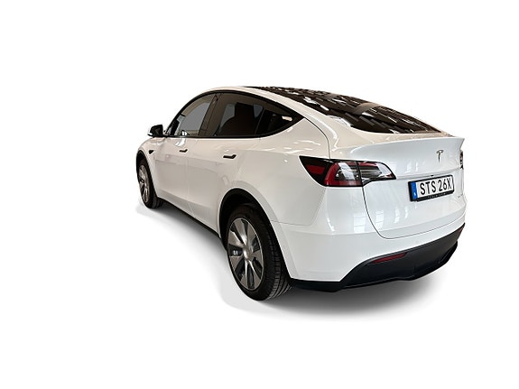 Tesla Model Y 4 of 5