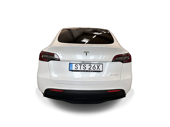 Tesla Model Y 5 of 5