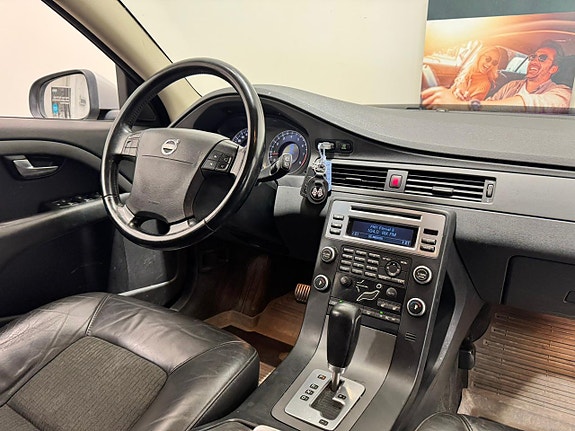 Volvo V70 2 of 17