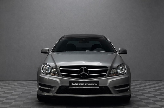 Mercedes-Benz C180 2 of 5