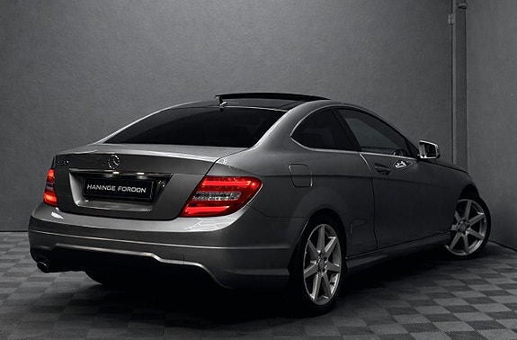 Mercedes-Benz C180 4 of 5