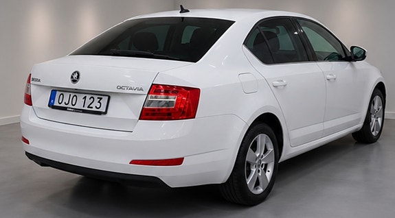 Skoda Octavia 2 of 5