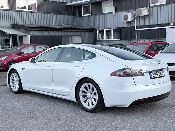 Tesla Model S 8 of 10