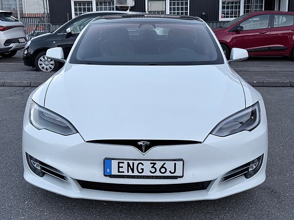 Tesla Model S 3 of 5