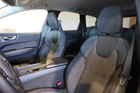 Volvo XC60 11 of 26