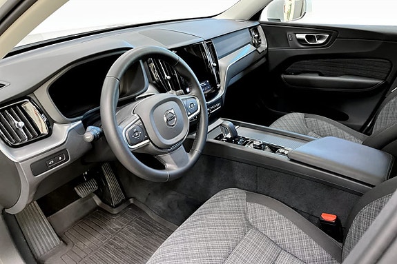 Volvo XC60 5 of 9