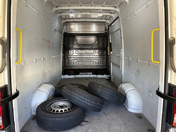 Volkswagen Crafter 35 5 of 5