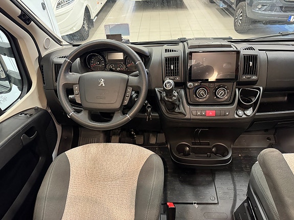 Knaus VAN TI 650 MEG VANSATION (165HK) Långbädd & stort garage! Får köras på B-kort! Låga mil! Endast 6,96m! 3 of 18