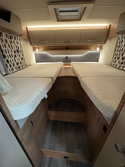 Knaus VAN TI 650 MEG VANSATION (165HK) Långbädd & stort garage! Får köras på B-kort! Låga mil! Endast 6,96m! 11 of 18