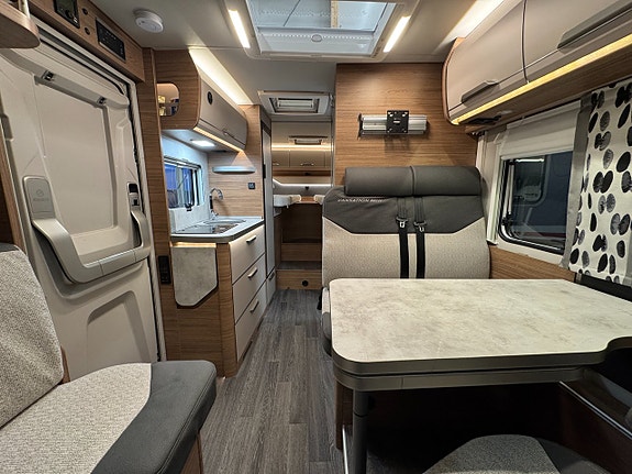 Knaus VAN TI 650 MEG VANSATION (165HK) Långbädd & stort garage! Får köras på B-kort! Låga mil! Endast 6,96m! 5 of 18