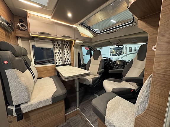 Knaus VAN TI 650 MEG VANSATION (165HK) Långbädd & stort garage! Får köras på B-kort! Låga mil! Endast 6,96m! 2 of 18